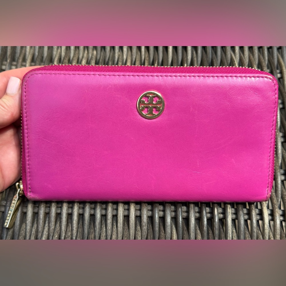 Tory Burch zip around wallet